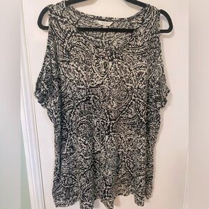 Size 2X Lucky Brand cold shoulder top beautiful black and white linen